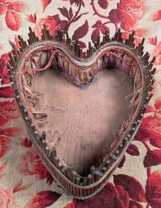 VICTORIAN 19TH C HEART SHAPED FOLK ART DISPLAY CASE  - Picture 1 of 5
