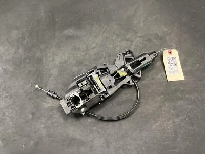 Кронштейн для внешней ручки задней левой двери 2020 GMC Acadia 13512742 2019 2021–2023 - Изображение 1 из 4