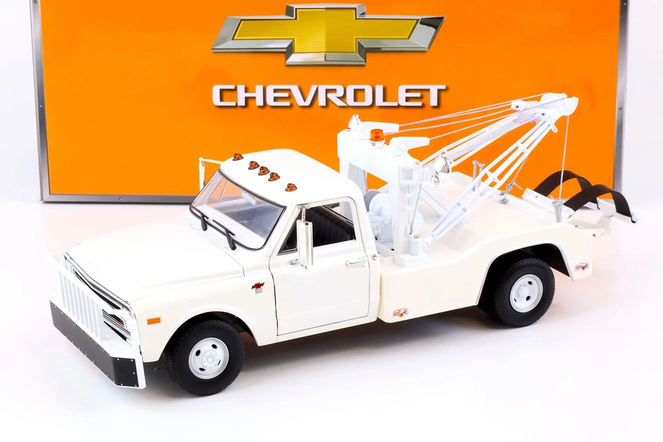 GREENLIGHT COLLECTIBLES 1/18 - CHEVROLET C-30 DUALLY WRECKER - 1968 13623