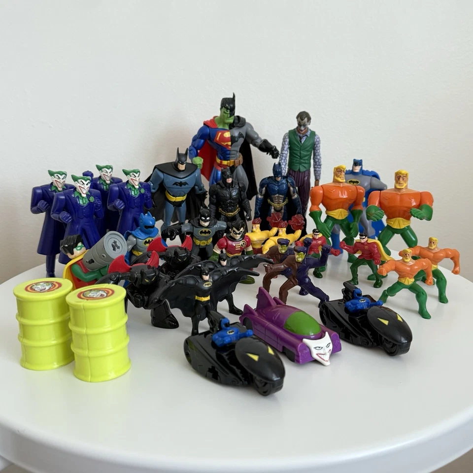 Lote de 35 bonecos de ação DC Comics - Batman, Coringa, Robin, Aquaman 00s-10s - Imagem 1 de 4