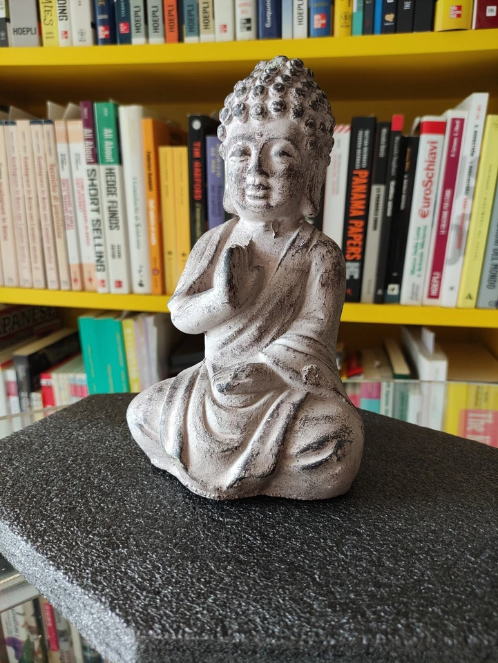 Statua di Buddha seduto in meditazione in cemento  Dimensioni cm 11x19 Peso 1 kg - Immagine 1 di 1