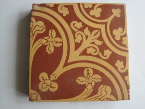 ANTIQUE 6" MINTON RED & BUFF ENCAUSTIC CORNER TILE WITH QUATREFOIL PATTERN - Picture 1 of 4