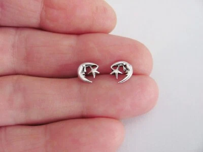 Pendientes de plata de ley con poste de luna y estrella de 8 mm. Foto 1 de 3