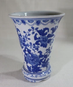 Jarrón de trompeta Bombay azul blanco asiático floral 7,5" fábrica en China - Imagen 1 de 6