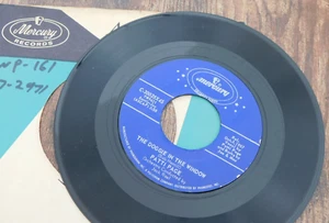 PATTI PAGE THE DOGGIE IN THE WINDOW / CROSS OVER THE BRIDGE 45 RPM RECORD 059 - Picture 1 of 2