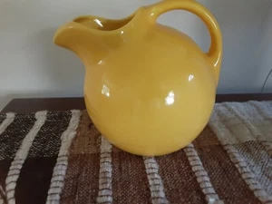 VTG. HOMER LAUGHLIN HARLEQUIN/ FIESTAWEAR YELLOW PITCHER W/ICE LIP (VERY NICE) - Picture 1 of 8