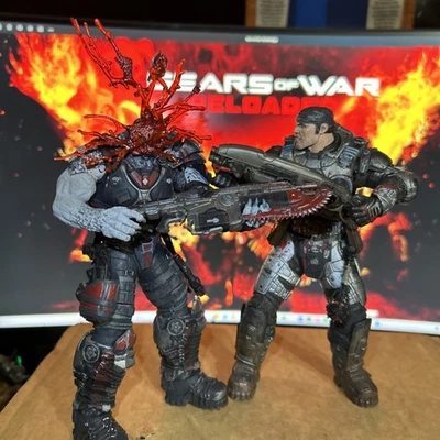 Gears of War 2 Custom 2 - El paquete contiene: Marcus Fenix Vs Headshot Langost Drone Foto 1 de 4