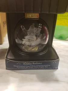 CHRISTMAS EVE Holiday Radiance beleuchtetes Glas Ornament Weihnachtsmann Schlitten 2005 - Bild 1 von 7
