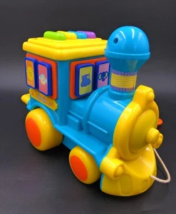VINTAGE TOYS R US BRUIN PULL ALONG TRAIN TOY WITH SOUNDS & CARRY HANDLE 8” LONG - Picture 1 of 6