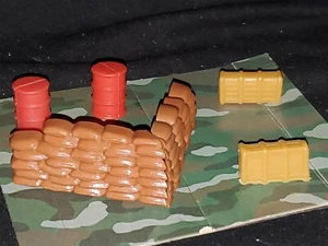 ACCESORIOS DE SOLDADO DE JUGUETE - tambores de aceite de plástico, balas de heno, bolsas de arena (KR) - Imagen 1 de 3