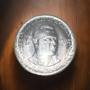 1946 D Booker T. Washington Half Dollar - Picture 1 of 3