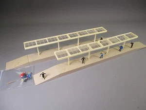 LQ1587 Train Ho 1/87 Maquette montée Lot de 2 quais de gare couverts - Picture 1 of 8