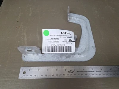 OEM Chevrolet Suburban 2015-2020 Right Running Step Board Mounting Bracket  RL25 - Image 1 of 3