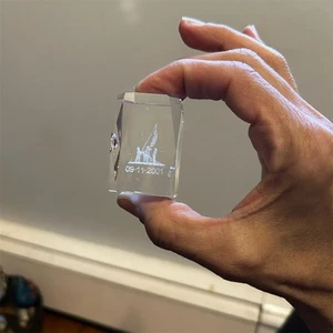 3D Laser geätzter Kristall Briefbeschwerer 9/11 Gedenkmal - Bild 1 von 6