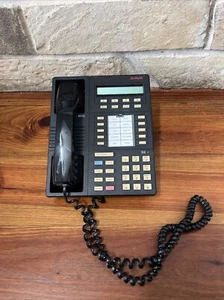 Teléfono con pantalla de altavoz negro Avaya Definity 8410D - Imagen 1 de 19
