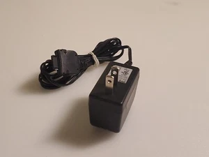 DVE DSA-5W-05 FUS Switching Power Supply AC Adapter Output DC 5V 0.65A - Picture 1 of 2