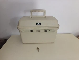 Delsey Hard Vanity Case -cream Cosmetics Case Combination Lock And Keys - Picture 1 of 8