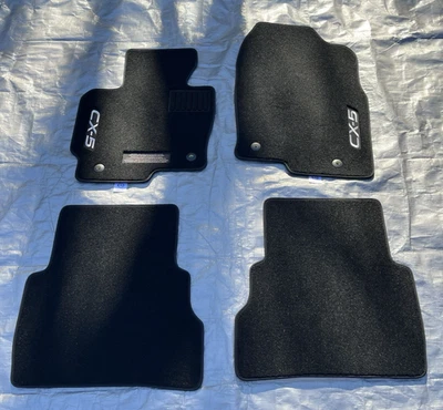 Alfombrillas negras Mazda CX-5 OEM 2013-2016 KR2268G11 KR2268G12 KR2268667 Foto 1 de 4