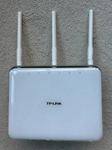TP LINK ROUTER - AC1750 C8 WIRELESS DUAL BAND GIGABIT - BUNDLE WITH AC ADAPTER - Picture 1 of 2