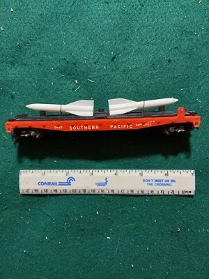 LIONEL HO #0823 SOUTHERN PACIFIC TWIN MISSILE TRANSPORT FLAT CAR - Image 1 of 4