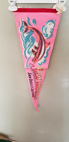 SEA WORLD SAN DIEGO PINK VINTAGE RETRO PENNANT WITH HOLDER Cover