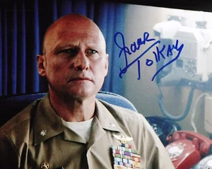 Foto firmada por James Tolkan autografiada 8x10 comandante Tom "Stinger" Jardian Top Gun - Imagen 1 de 1