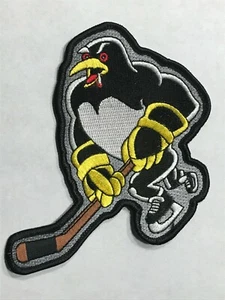 "SCHÖNES MASSGESCHNEIDERTES BESTICKTES HOCKEY SKATING PINGUIN AUFNÄHER RAUCHGELENK 5-3/8"" x 4,5"" - Bild 1 von 2