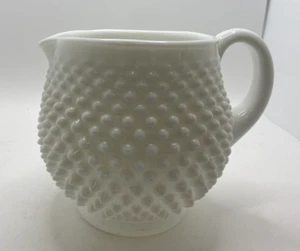Vintage Fenton Hobnail weiß Milchglas Kniebeuge Krug Saftkrug 5,5" T 1950er - Bild 1 von 9