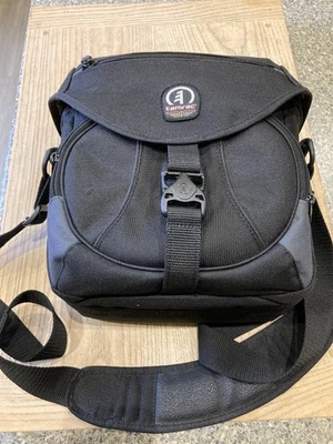 Tamrac 5502 (Explorer 2) Shoulder Bag 21x10x22cms (WxDxH) Excellent Condition - Image 1 of 4