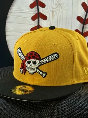 Sombrero de murciélago cruzado calavera de los piratas de Pittsburgh Club 59FIFTY 7 1/2 gris UV dorado negro Foto 1 de 4