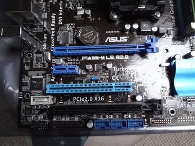 Asus Board + CPU +Ram  Top Zustand - Bild 1 von 3