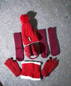 7-TEILIGES WARMES WINTERSET HERREN & DAMEN, 3X SOCKEN, OHRENSCHÜTZER STRICKMÜTZE, SCHAL & HANDSCHUHE - Bild 1 von 22