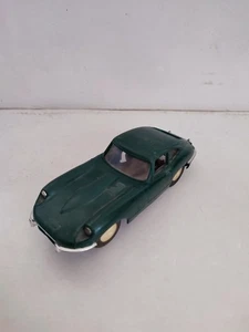 VOITURE CIRCUIT 24 JAGUAR TYPE E VERT JANTE BLANC CASSE SLOT CAR BEL ETAT - Picture 1 of 5