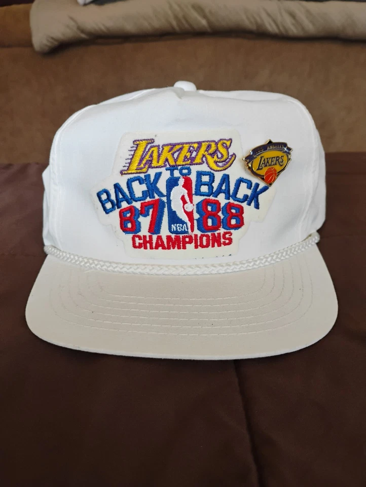 Chapéu Snapback Vintage Lakers Back to Back 87 88 NBA Basketball Champions Branco  - Imagem 1 de 4