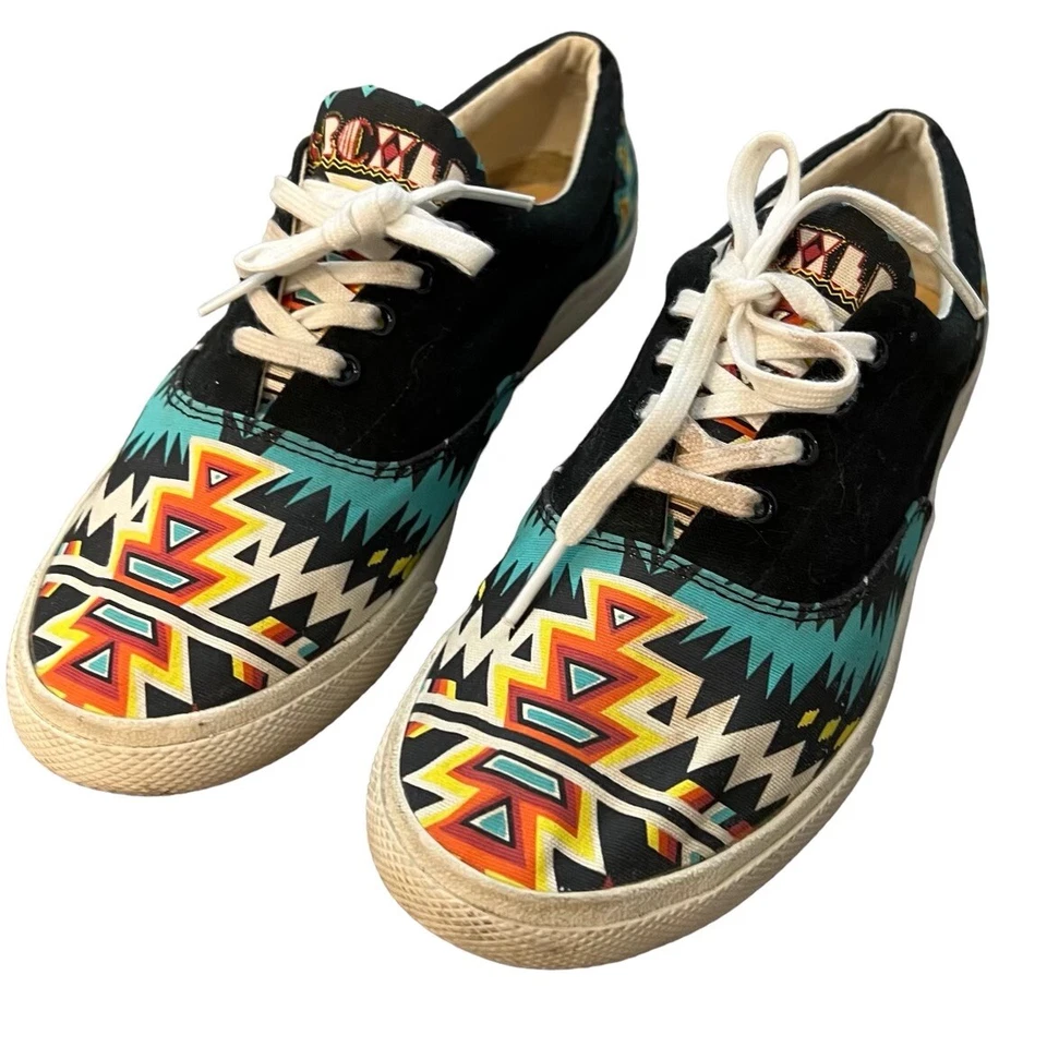 Zapatillas bajas Bucketfeet Southwest con estampado azteca de lona con cordones para mujer 7 Foto 1 de 4