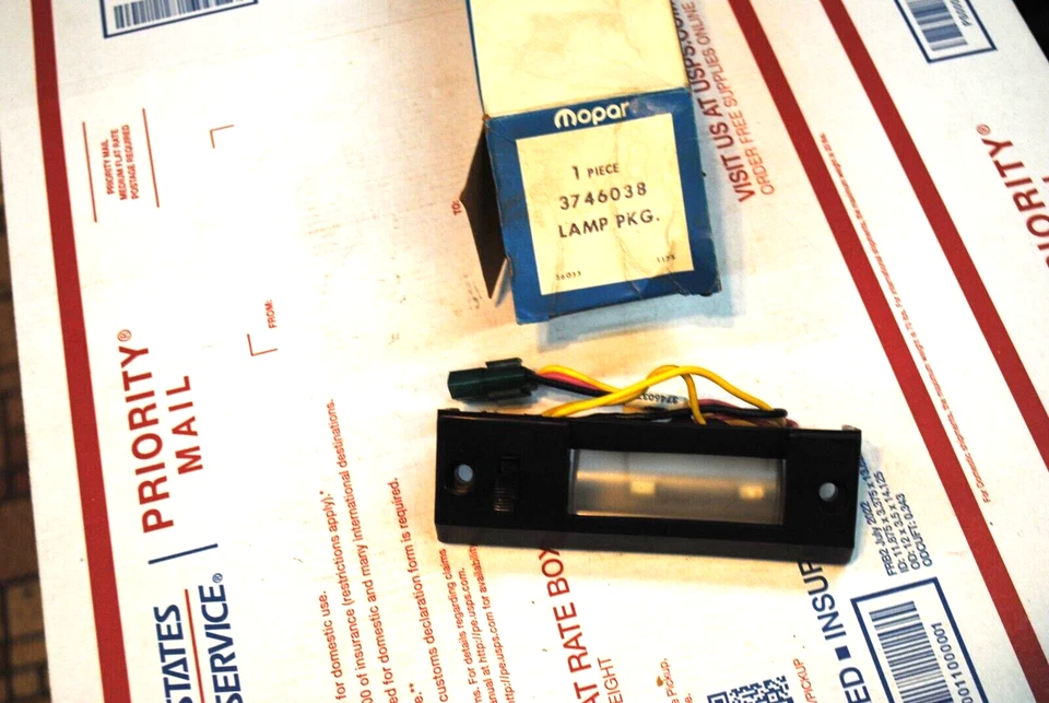 NOS MOPAR 1976 77 PLYMOUTH GRAN FURY DODGE ROYAL MONACO CHRYSLER MAP LAMP - Image 1 of 1