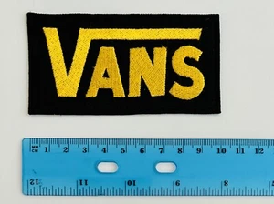 Bügelbild Patch Classic Skateboards gelb und schwarz von der Wand - Bild 1 von 4