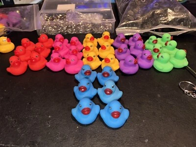 (6) Six Yellow Only Mini Rubber Duck Duck valve stem Caps & Key Chain Foto 1 de 4