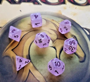 Lila mattiert DND Würfel scharfe Kante Polyedrisches Harz scharfe Würfel Set für Spiele - Bild 1 von 5