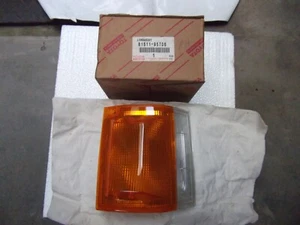 TOYOTA LITEACE/TOWNACE (1985 - 98) FRONT SIGNAL LENS RH(GENUINE)(NOS)81511-95706 - Picture 1 of 2