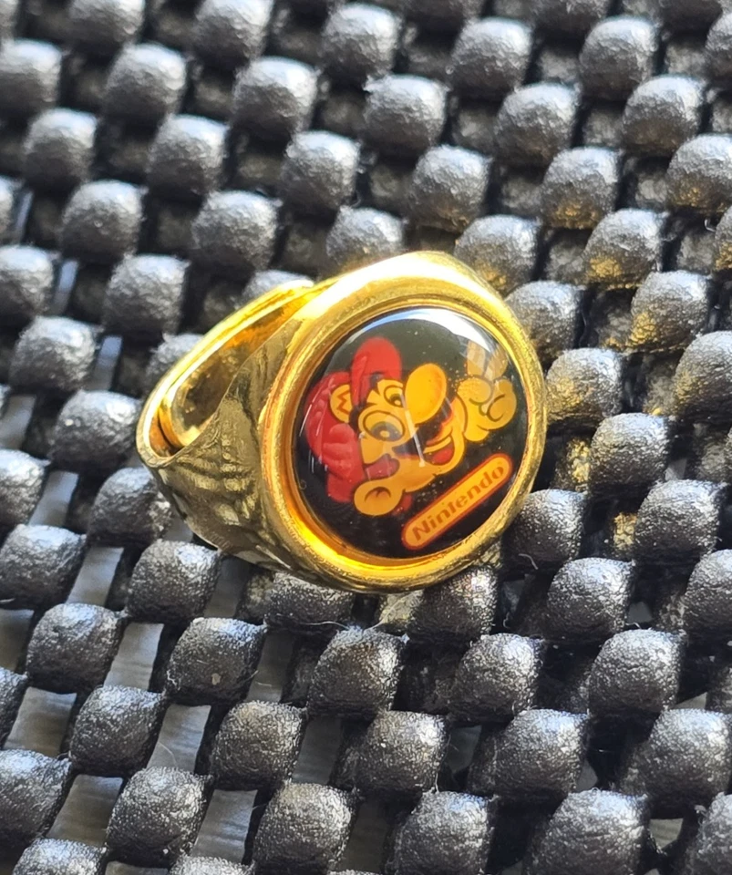 Nintendo Employee Super Mario World Peace Sign Golden Ring Rare Vintage SNES GB. - Image 1 of 4