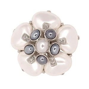 KENNETH JAY LANE, BLACK OR WHITE PEARL FLOWER PIN - Picture 1 of 2