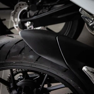 HONDA CB 125 R 2018 > Alta calidad negro mate ABS Hugger Extenda de Pyramid - Imagen 1 de 3