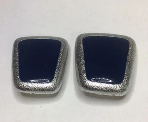 Pendientes de clip trapezoidales Anne Klein tono plata esmalte negro 1 1/8 pulgadas de colección - Imagen 1 de 16