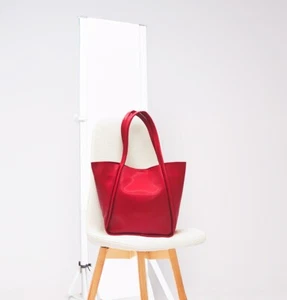 Beuteltasche veganes Leder - Handmade in Ukraine, geräumige & stylische Schultertasche - Bild 1 von 25