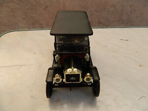 VOITURE MINIATURE 1/18 UNIVERSAL HOBBY : FORD MODELE T