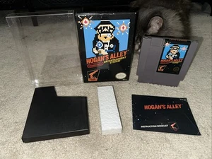 Hogan's Alley (Videojuego Nintendo NES, 1986) 3 Tornillos Completo En Caja CIB - Imagen 1 de 7