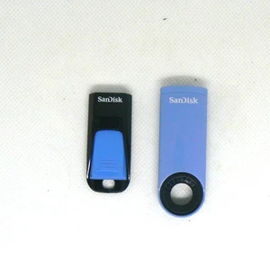 SanDisk USB Flash Drive Lot – 32GB Retractable & 4GB Keychain – USB 2.0 Portable - Bild 1 von 3