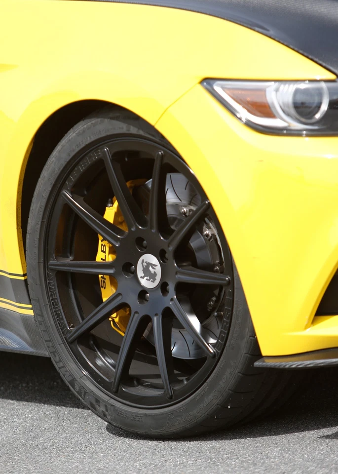 Kit de freno trasero de 6 pistones Shelby Yellow Brembo 2015-2024 con freno de estacionamiento Foto 1 de 3