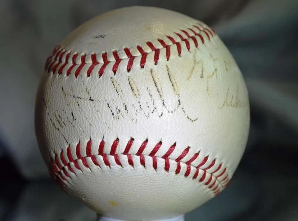 Carl Hubbell Jsa Frick Spalding National League Autograph Baseball Signed - Image 1 of 1